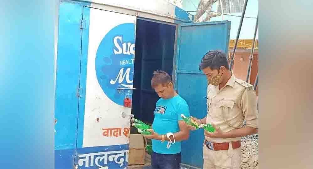 बिहार में शराब माफिया का नया कारनामा, नालंदा में सुधा दूध के वैन में मिली तीन लाख की देसी शराब