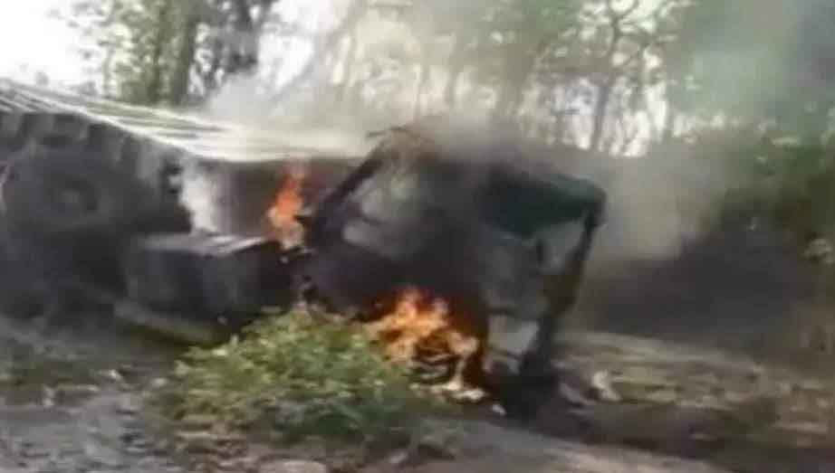कोडरमा घाटी में तीन वाहन आपस में टकराया,ट्रेलर में लगी आग,चालक झुलस गया