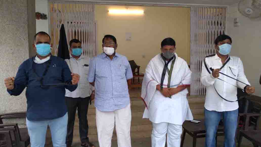 किसान मोर्चा के समर्थन में झारखंड प्रदेश कांग्रेस कमेटी ने काला दिवस मनाया