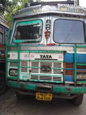दस लाख का अवैध लोहा लदा ट्रक जब्त, झरिया थाना में मामला दर्ज